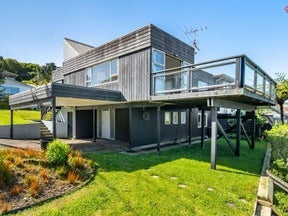 2 Stanhope Grove, Korokoro, Lower Hutt