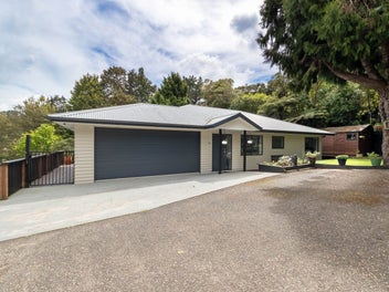 43 Forest Road, Pinehaven, Upper Hutt