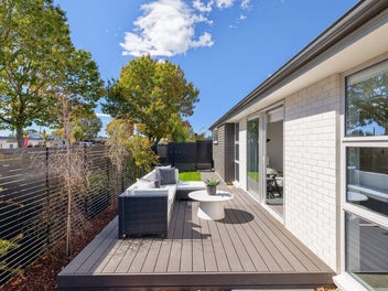 2/157 Yaldhurst Road, Sockburn, Christchurch
