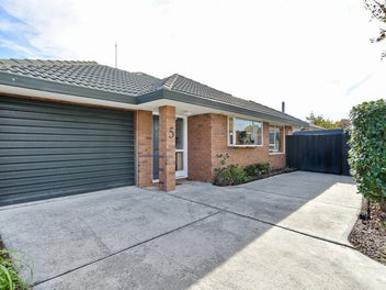 2/5 Rossiter Avenue, Redwood, Christchurch