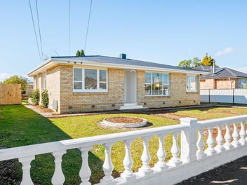 8 Dalesford Street, Silverdale, Hamilton