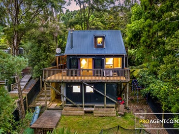 138 Laingholm Drive, Laingholm, Auckland