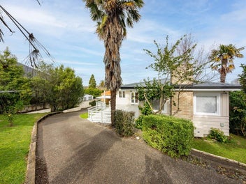 52 Cambridge Road, Hillcrest, Hamilton