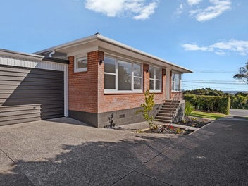 1/229 Glenfield Road, Hillcrest, Auckland