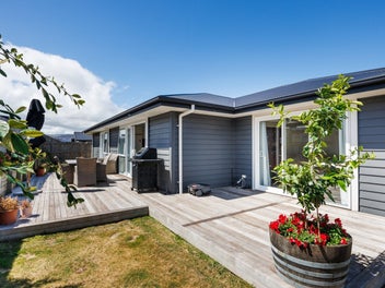 83 Johnstone Drive, Fitzherbert, Palmerston North