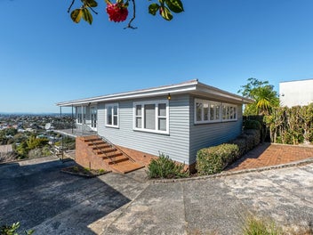 21 Speedy Crescent, Hillcrest, Auckland