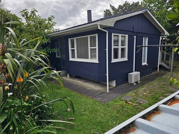 2/2 Earl Road, Titirangi, Auckland