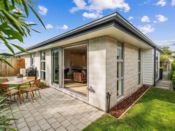 2/3 Nyoli Street, Northcote, Christchurch