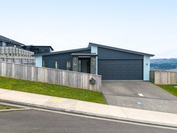 11 Topsail Way, Whitby, Porirua