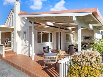 11 Luplau Crescent, Cockle Bay, Auckland