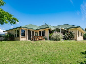 10 Crown Hill, Paraparaumu