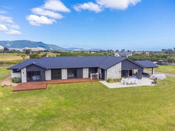 39 Sandown Road, Te Horo Beach