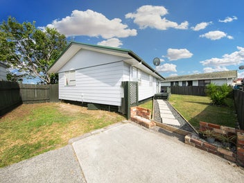 1/164 Universal Drive, Henderson, Auckland