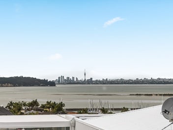 2/143A Wiseley Road, West Harbour, Auckland