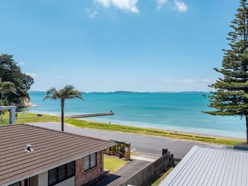 2/3 The Esplanade, Eastern Beach, Auckland