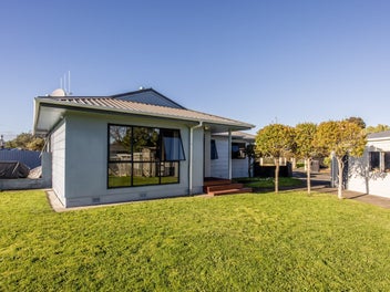 28 Peppertree Glade, Kelvin Grove, Palmerston North
