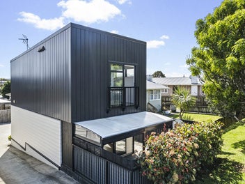 1/60 Hepburn Road, Glendene, Auckland