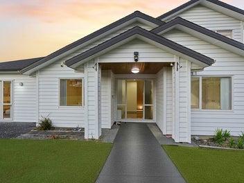 19 Lakeridge Close, Northcross, Auckland