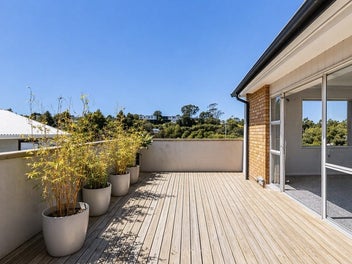 6 Carlton Terrace, Westown, New Plymouth