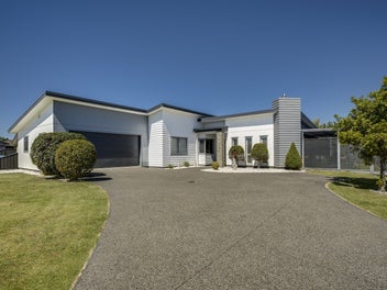 16 Begley Place, Frimley, Hastings