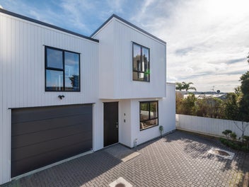 61B Knights Road, Rothesay Bay, Auckland