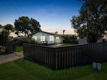 2/99 Clovelly Road, Bucklands Beach, Auckland