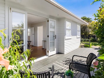 2/25 Margaret Place, Milford, Auckland