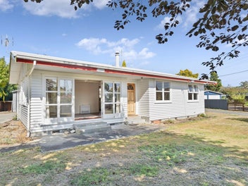 12 Hughan Place, Carterton