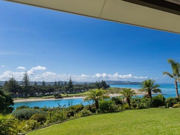 61 Rosario Crescent, Red Beach, Whangaparāoa