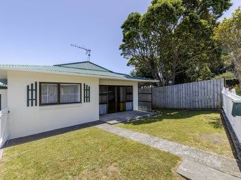 2/5A Tahurangi Place, Spotswood, New Plymouth
