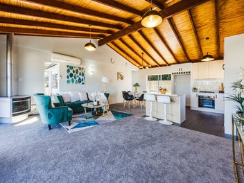 4/89A Royal Road, Massey, Auckland