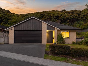 28 Mooring Close, Whitby, Porirua