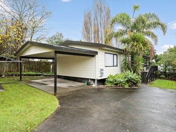 2/13 Kia Ora Road, Beach Haven, Auckland