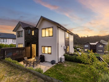 7 Holystone Road, Whitby, Porirua