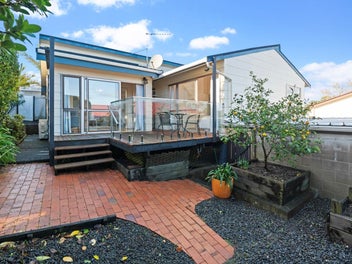 2/47 Rawene Road, Birkenhead, Auckland