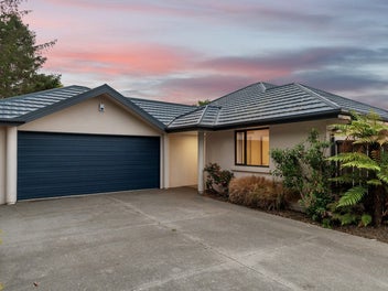 1 Castleview Lane, Heathcote Valley, Christchurch