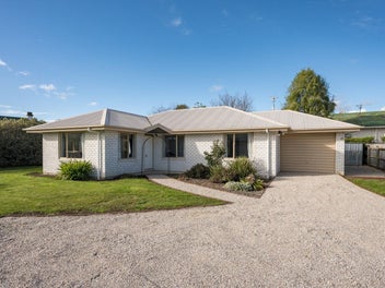 82 Starveall Street, Brightwater