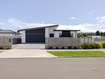 77 Freedom Drive, Kelvin Grove, Palmerston North