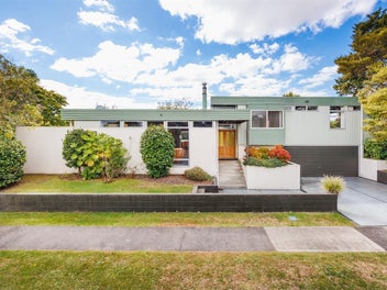 6 Aitken Street, Bulls