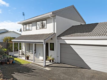 2/102 Manhattan Heights, Glendene, Auckland