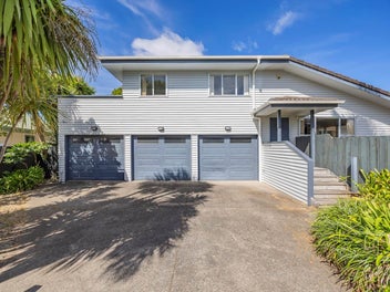 2 Redwood Drive, Massey, Auckland