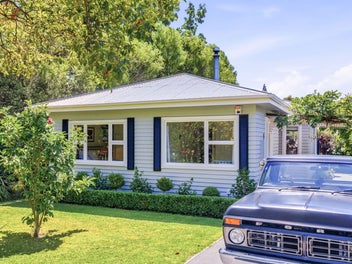 32 Martindales Road, Heathcote Valley, Christchurch