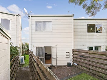 44 Fred Woodward Place, Mount Roskill, Auckland