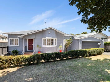 29 Queensway, Three Kings, Auckland