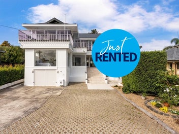 81A Stanley Point Road, Stanley Point, Auckland