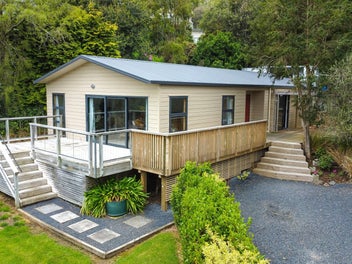 11 Marion Street, Macandrew Bay, Dunedin