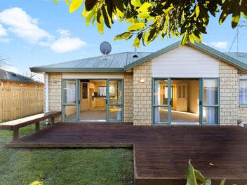 15 Saxon Woods Drive, Rototuna North, Hamilton