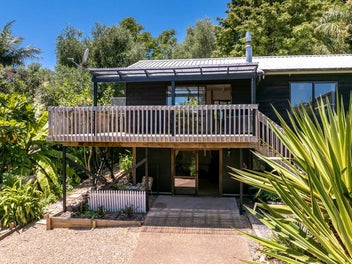 32 Ocean Road, Surfdale, Waiheke Island