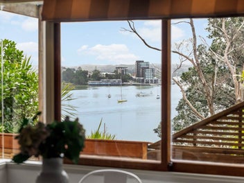 20 Oruamo Place, Beach Haven, Auckland