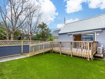 7B Central Terrace, Alicetown, Lower Hutt